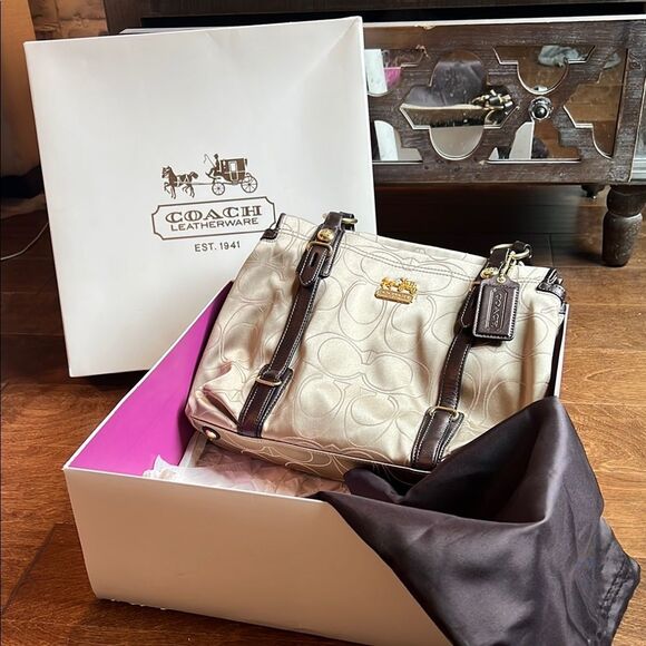 Coach Cream and Brown Shoulder Bag with Signature Design - Picture 1 of 4